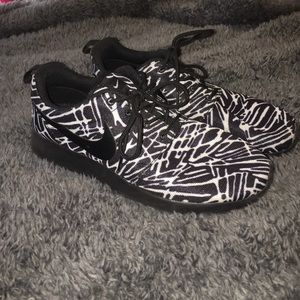 black and white roshes