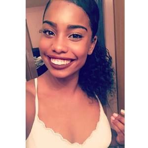 Meet your Posher, Zaakira