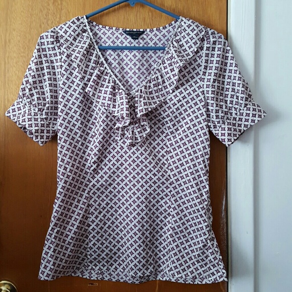 Banana Republic Ruffled v-neck blouse