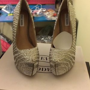 Steve Madden heels brand new never worn