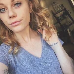 Meet your Posher, Caitlin