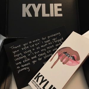 Kylie Lip Kit in Maliboo