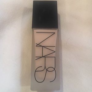 NARS ALL DAY LUMINOUS WEIGHTLESS FOUNDATION