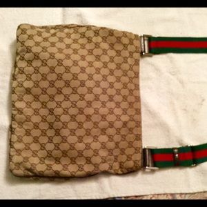 Cross body messenger bag.