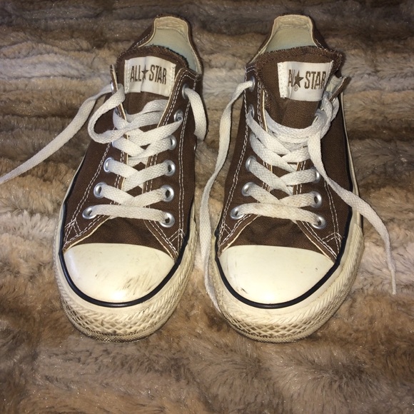 Converse woman's 7  mens 5