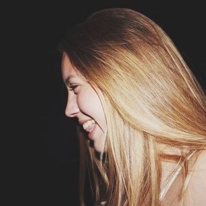 Meet your Posher, Caitlinn