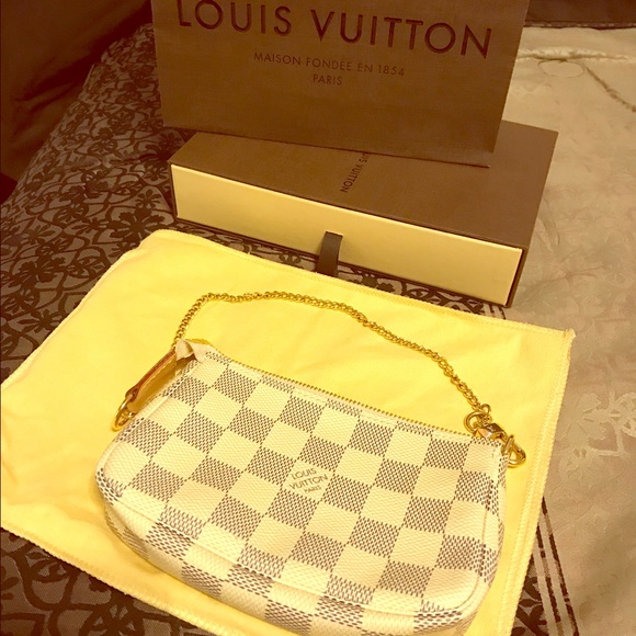 Lv pochette