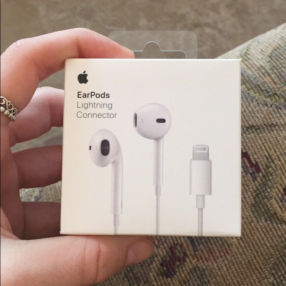 Apple EarPods w/ lightning connector