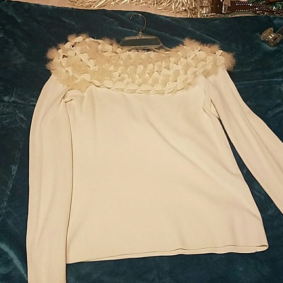 Long sleeve rabbit fur trim around neck