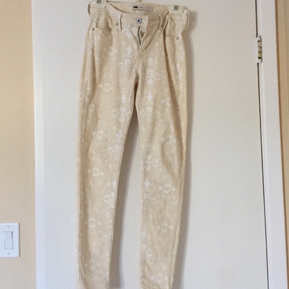 Levi's cream printed skinny jeans size 28