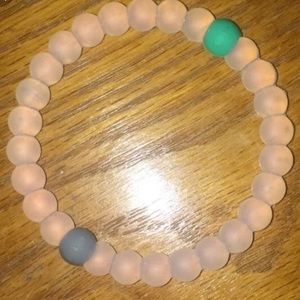 Fake or real Lokai