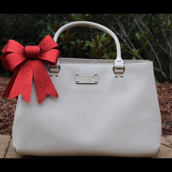 kate spade Handbags - Kate Spade Off White Leather Tote and Wallet