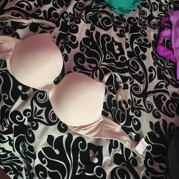 BRAND NEW VICTORIAS SECRET PUSH UP