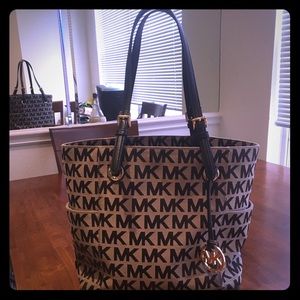 Michael Kors Jet Set Tote