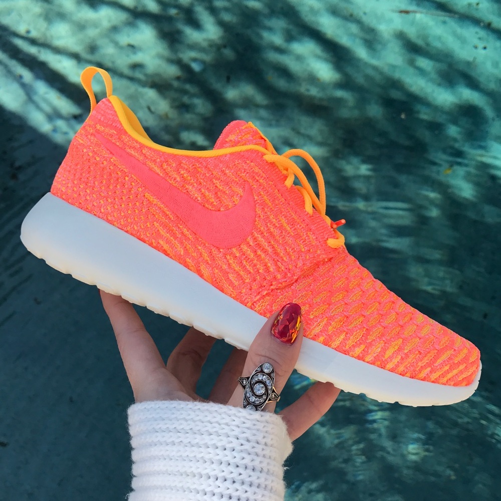 NWT Nike roshe one Flyknit - Picture 3 of 8