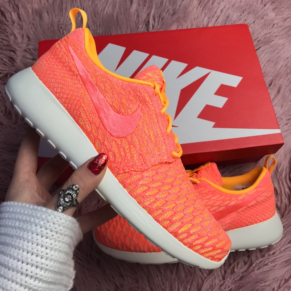 NWT Nike roshe one Flyknit - Picture 2 of 8