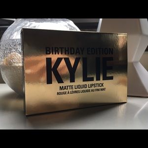 Kylie Cosmetics Limited Edition B-day Mini mattes