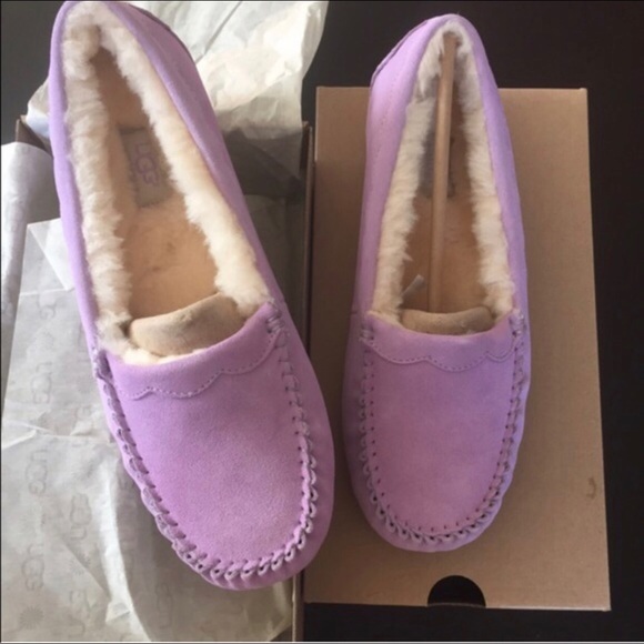 UGG Shoes - UGG authentic scalloped lilac bloom moccasins Sz 8