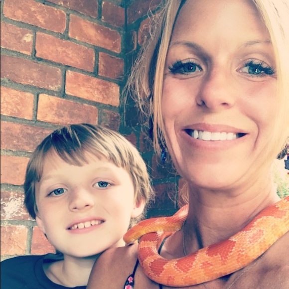 Meet your Posher, Lori - Picture 8 of 8