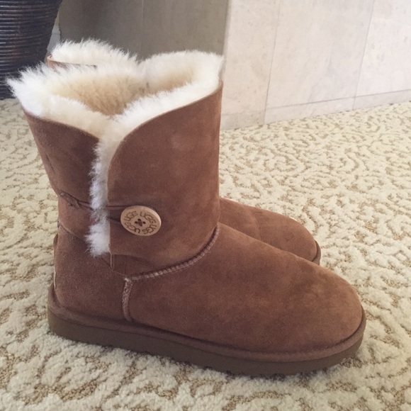 Chestnut Short Uggs with button