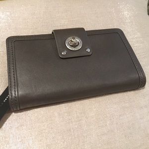 👍🏼NWT Marc Jacobs long wallet