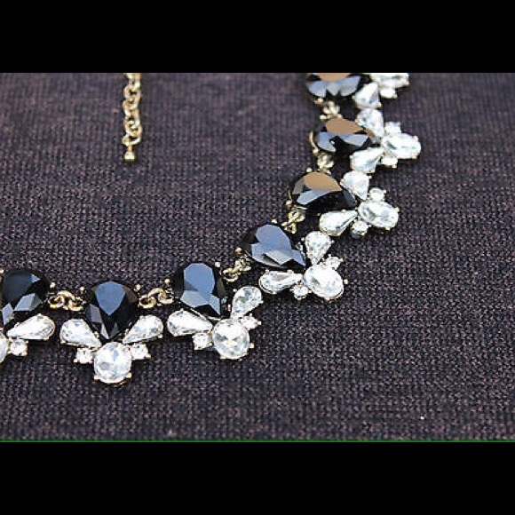 Vintage Gold Lady Costume Jewelry Black Teardrops - Picture 7 of 7