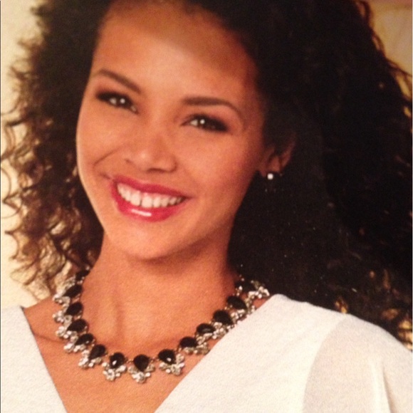 Vintage Gold Lady Costume Jewelry Black Teardrops - Picture 1 of 7