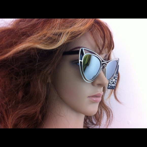 Oversized silver colored metal cat eye sunglasses - Picture 2 of 4