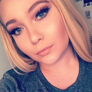 Meet your Posher, Olivia