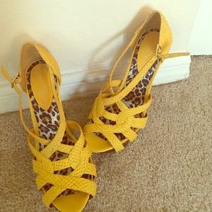 Jessica Simpson heels