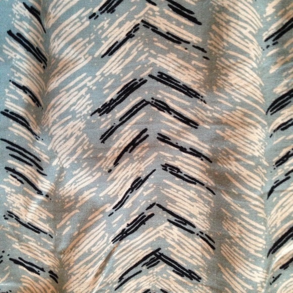 BCBGeneration flutter sleeve dress - Picture 3 of 3