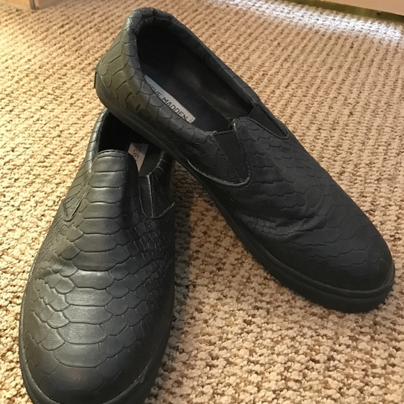 Black snake print Steve madden slip-ons