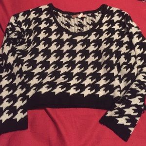 Houndstooth cropped sweater