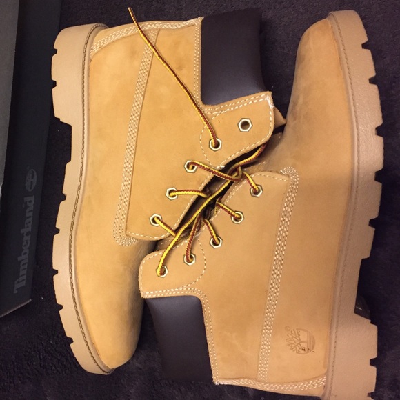 New Timberlands SIZE 8.5