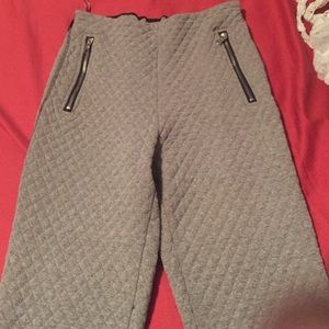 Quilted grey joggers with zipper detailing