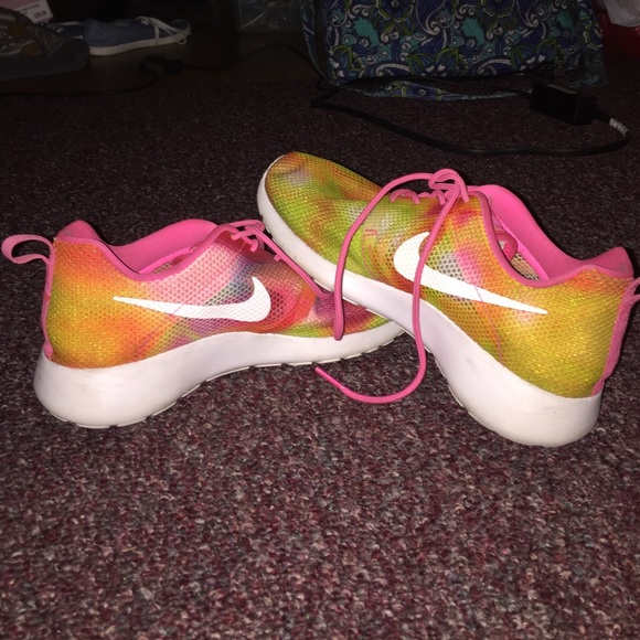 Nike roshe size 5Y
