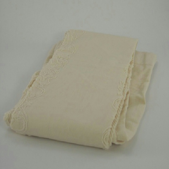 Women Stocking, Pantyhose, & Tights - Picture 3 of 4