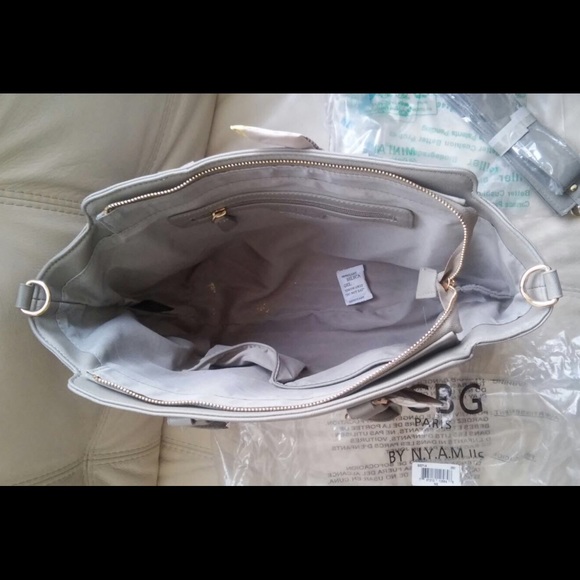 ❤️Last one ❤️BCBG Paris Scarf Story handbag - Picture 5 of 5