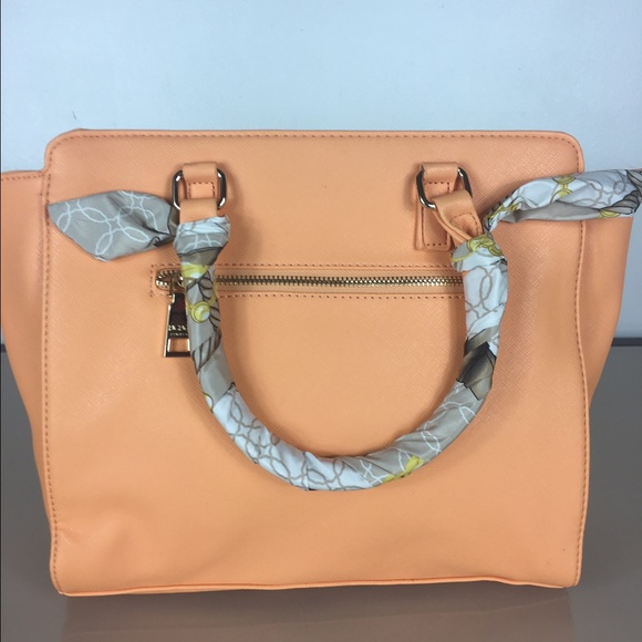 SOLD ♥️BCBG Paris Scarf Story satchel bag - Picture 4 of 8