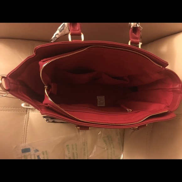 SOLD ♥️BCBG Paris Scarf Story satchel bag - Picture 6 of 8