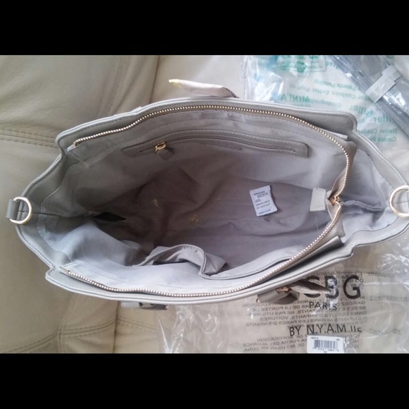 SOLD ♥️BCBG Paris Scarf Story satchel bag - Picture 8 of 8