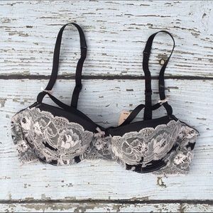 NWT 34B Victoria's Secret Bra