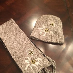 Woolrich Hat and Scarf Set