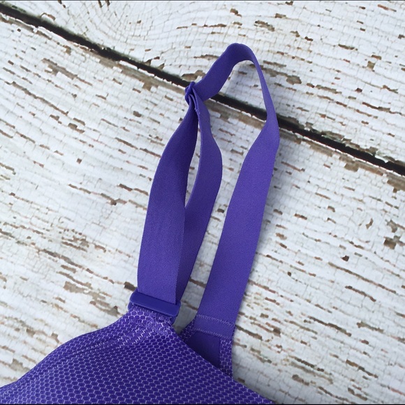 Victoria's Secret VSX Sports Bra - Picture 2 of 4