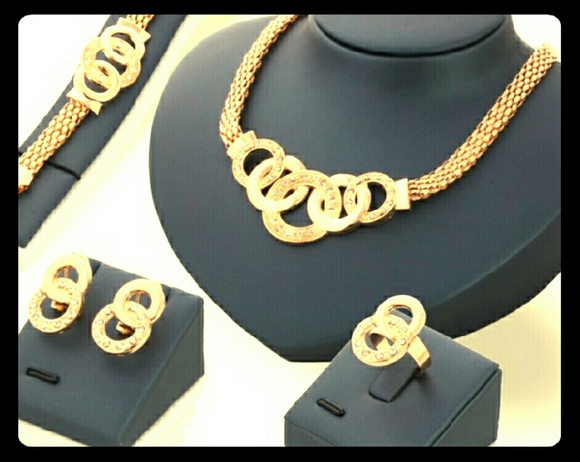 Gold JeWeLrY SeT-CiRcuLaR CuFF StyLe- NWT
