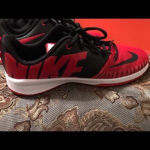 Nike Team Hustle D7 tennis shoes