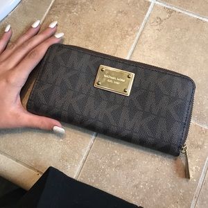 Michael kors continental wallet