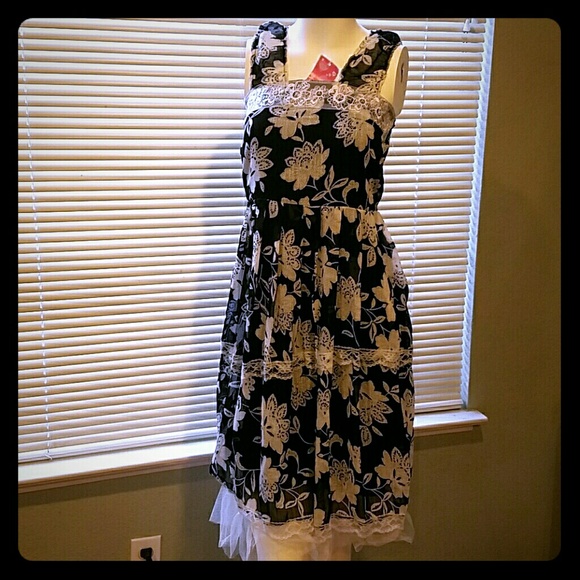 Beautiful Flower dress - Picture 1 of 4