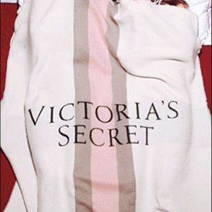 💝 Victoria's Secret Blanket💕