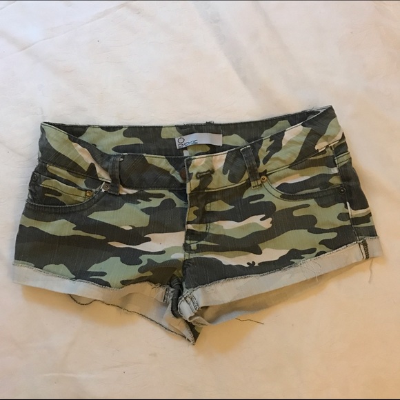 Cute street style camouflage denim shorts